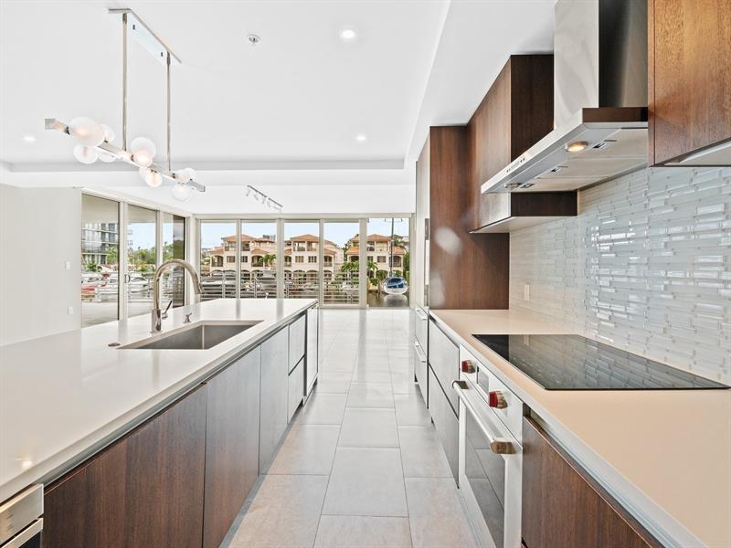 Image 16 of 47 For 133 Isle Of Venice Dr  201