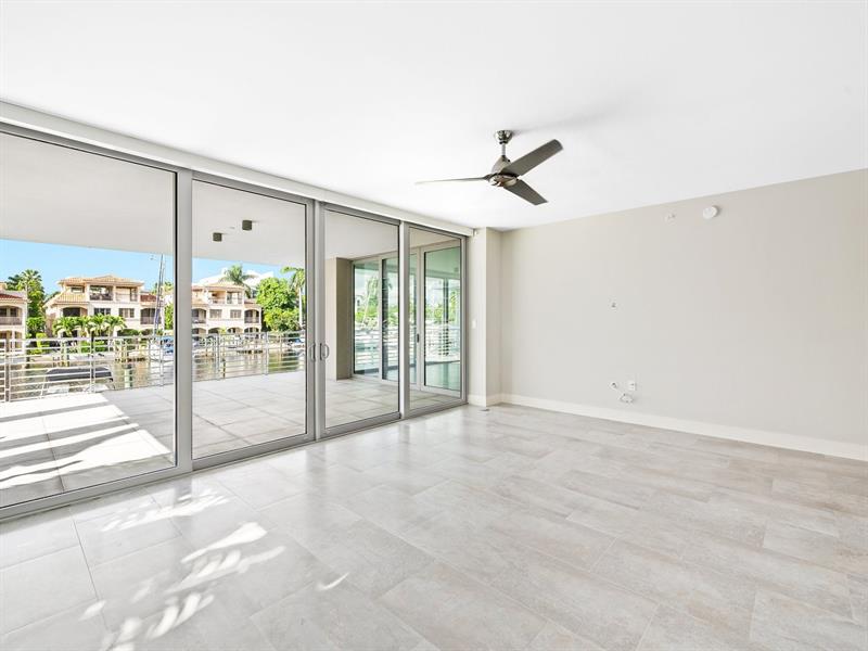 Image 19 of 47 For 133 Isle Of Venice Dr  201