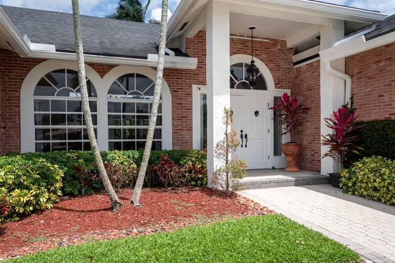 Image 14 of 60 For 16633 Golfview Dr