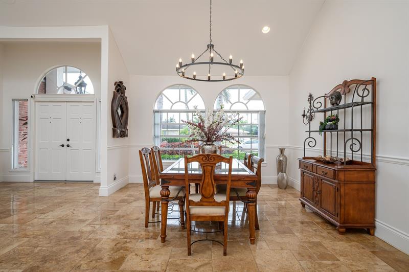 Image 16 of 60 For 16633 Golfview Dr