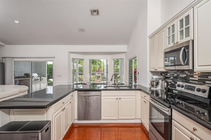 Image 20 of 60 For 16633 Golfview Dr