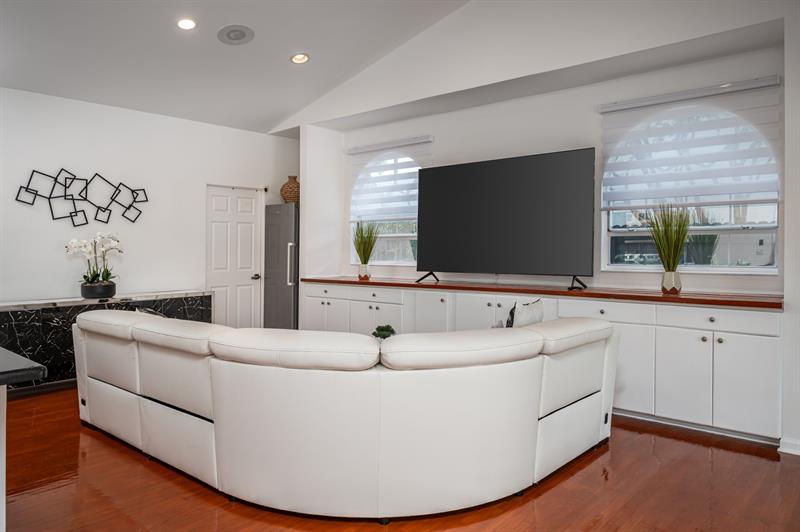 Image 25 of 60 For 16633 Golfview Dr