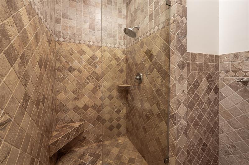 Image 34 of 60 For 16633 Golfview Dr