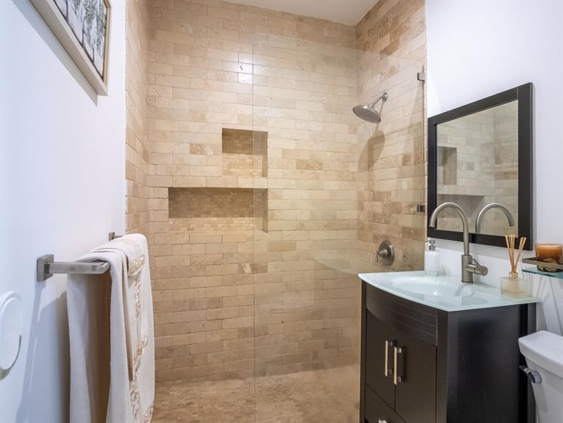Image 36 of 60 For 16633 Golfview Dr