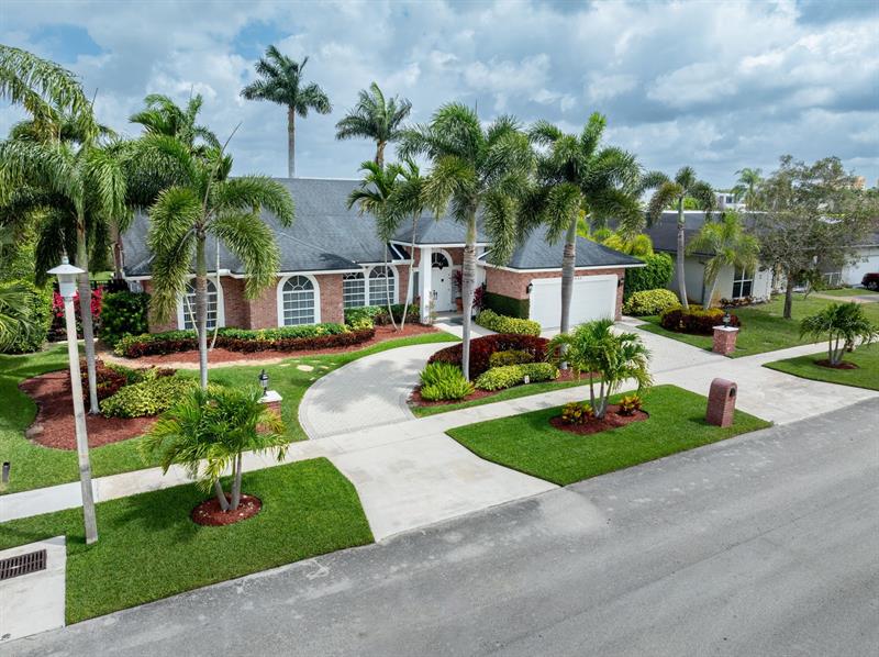 Image 43 of 60 For 16633 Golfview Dr