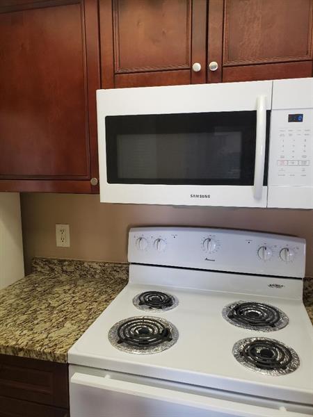 Image 11 of 17 For 5035 Wiles Rd  204
