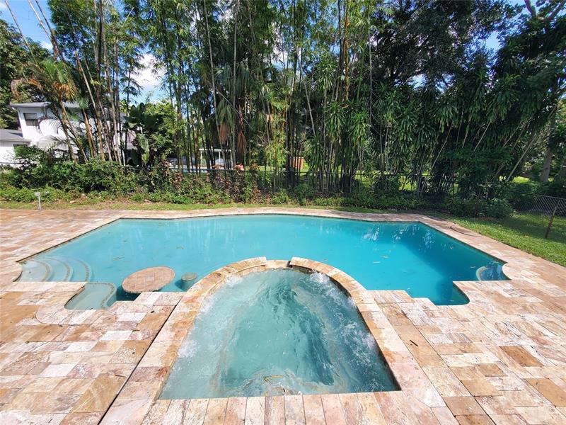Image 7 of 33 For 216 Bayberry Dr