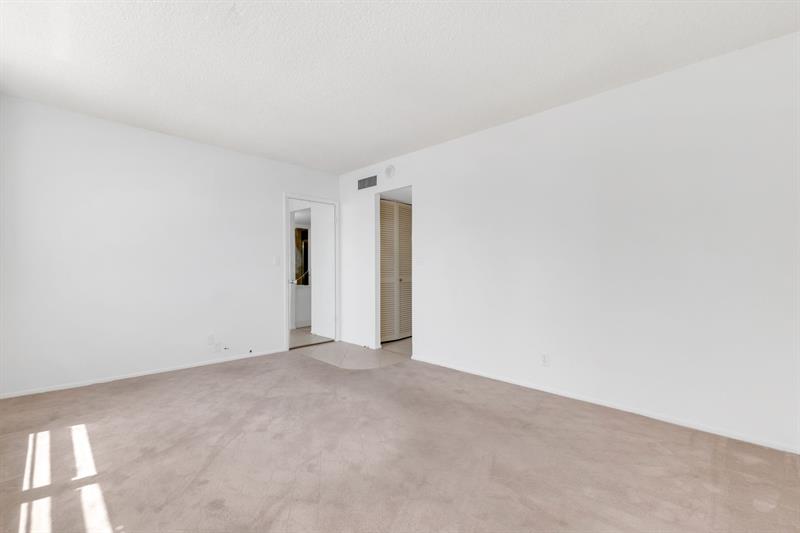 Image 11 of 34 For 750 Ocean Blvd  604