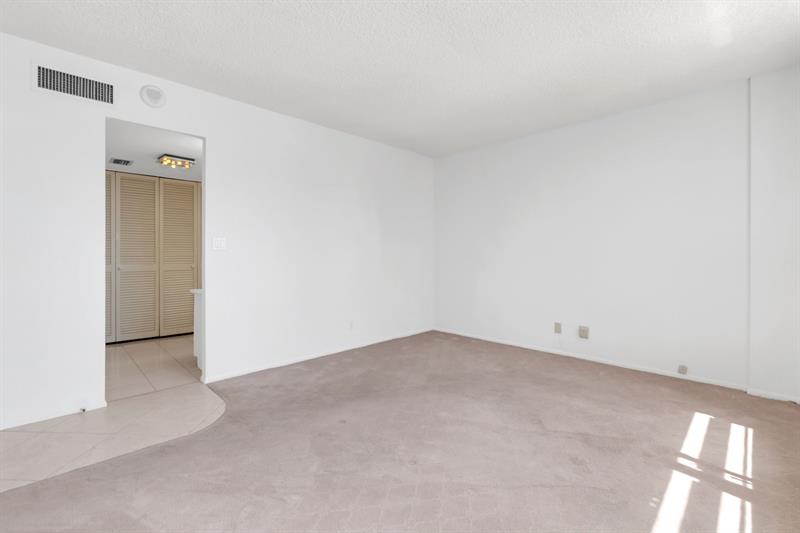 Image 13 of 34 For 750 Ocean Blvd  604