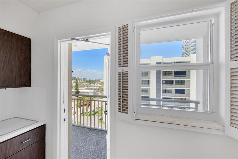 Image 24 of 34 For 750 Ocean Blvd  604