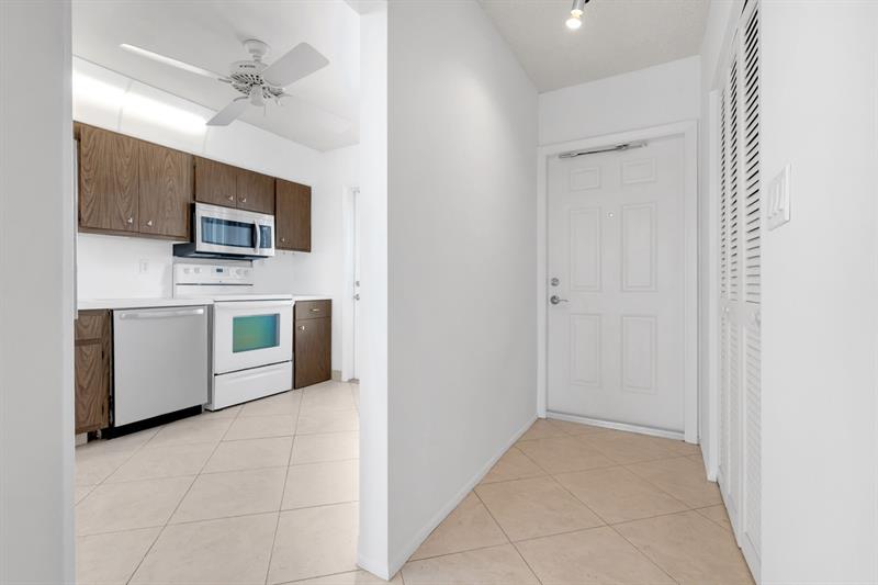 Image 26 of 34 For 750 Ocean Blvd  604