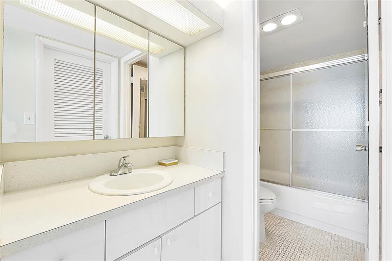 Image 11 of 24 For 1620 Ocean Blvd  15j