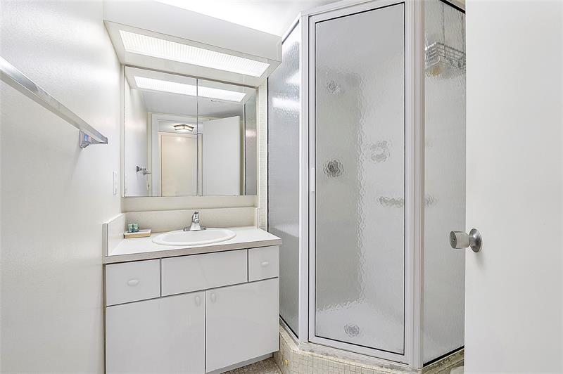 Image 13 of 24 For 1620 Ocean Blvd  15j