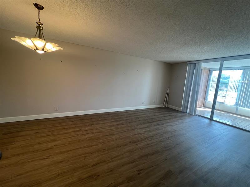 Image 10 of 19 For 370 76th Ave  202
