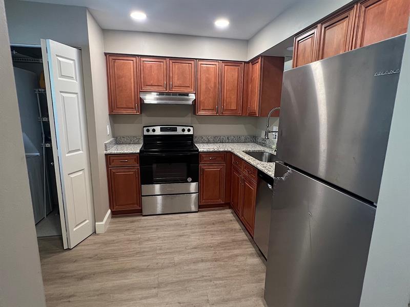 Image 6 of 19 For 370 76th Ave  202