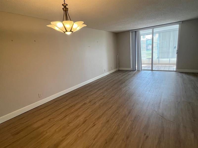 Image 9 of 19 For 370 76th Ave  202