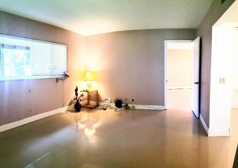 Image 37 of 44 For 7897 Golf Circle Dr  112