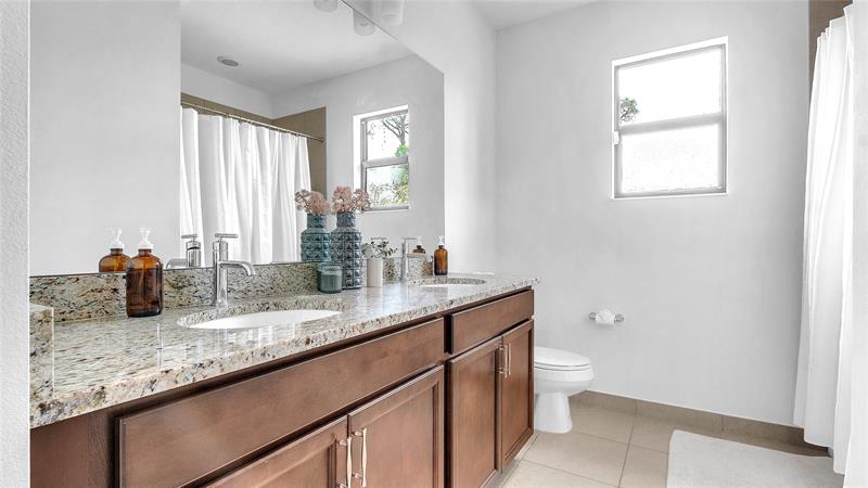 Image 24 of 37 For 7464 Estero Dr