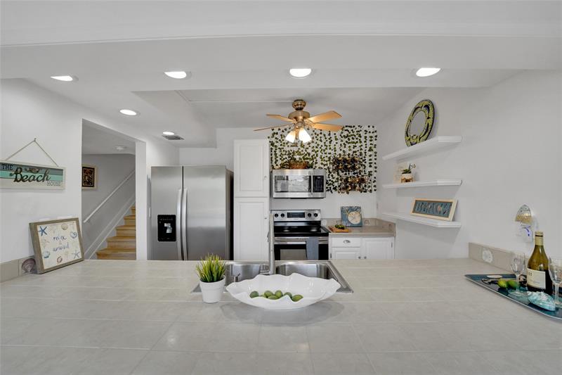 Image 10 of 86 For 5555 Ocean Blvd  62