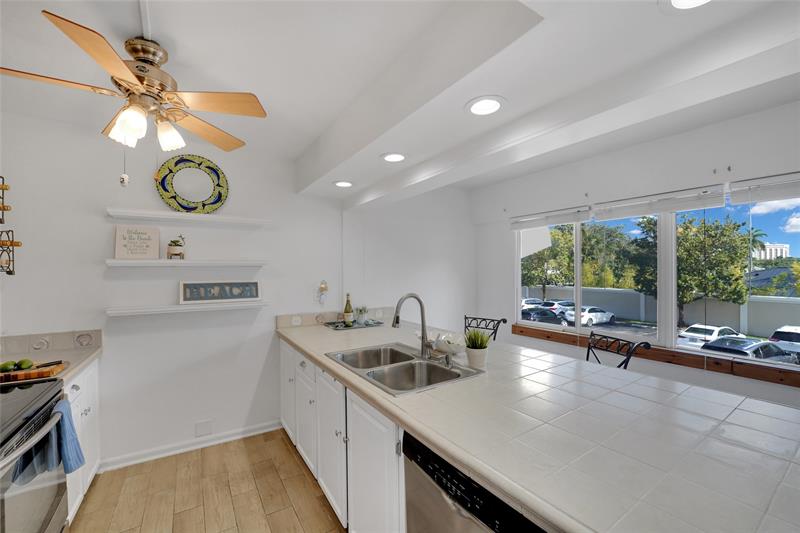 Image 11 of 86 For 5555 Ocean Blvd  62