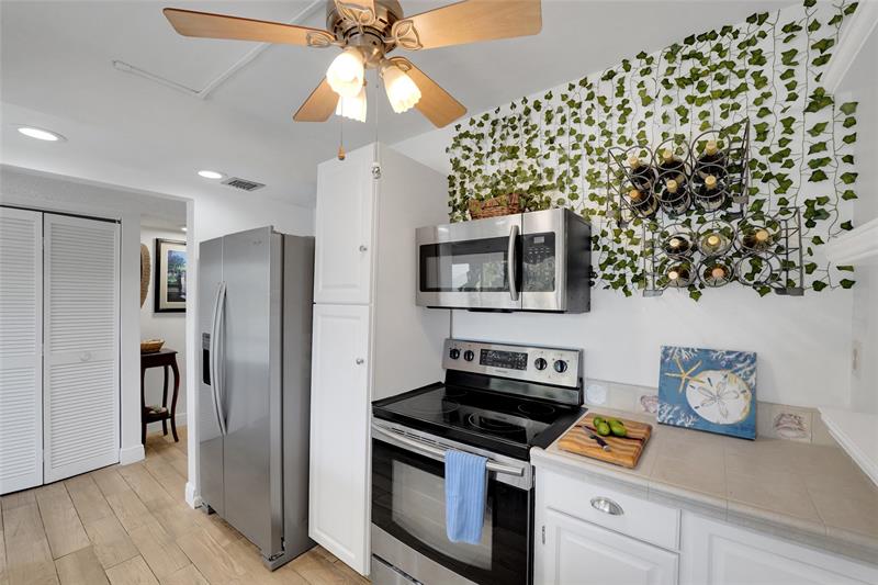 Image 13 of 86 For 5555 Ocean Blvd  62