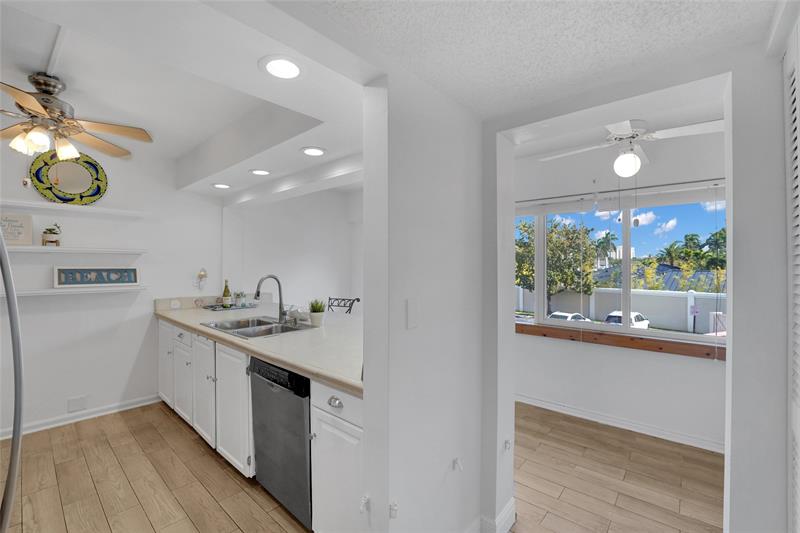 Image 15 of 86 For 5555 Ocean Blvd  62