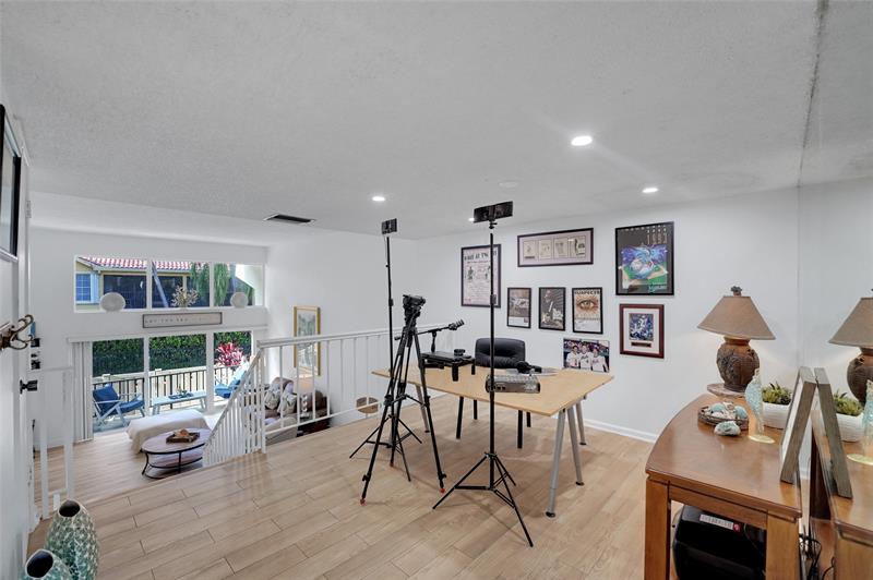 Image 16 of 86 For 5555 Ocean Blvd  62