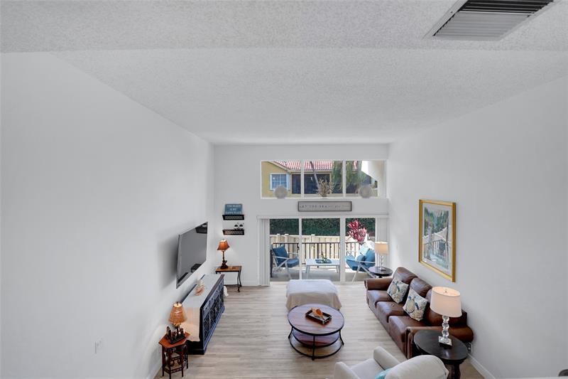 Image 18 of 86 For 5555 Ocean Blvd  62