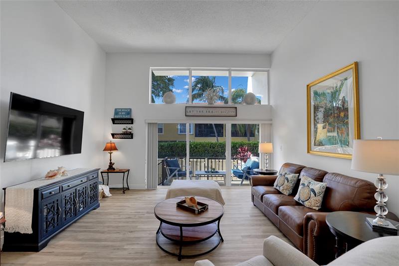 Image 20 of 86 For 5555 Ocean Blvd  62