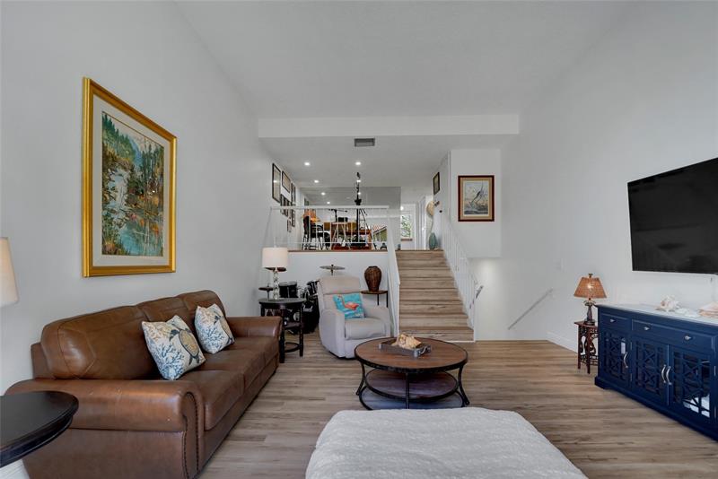 Image 21 of 86 For 5555 Ocean Blvd  62