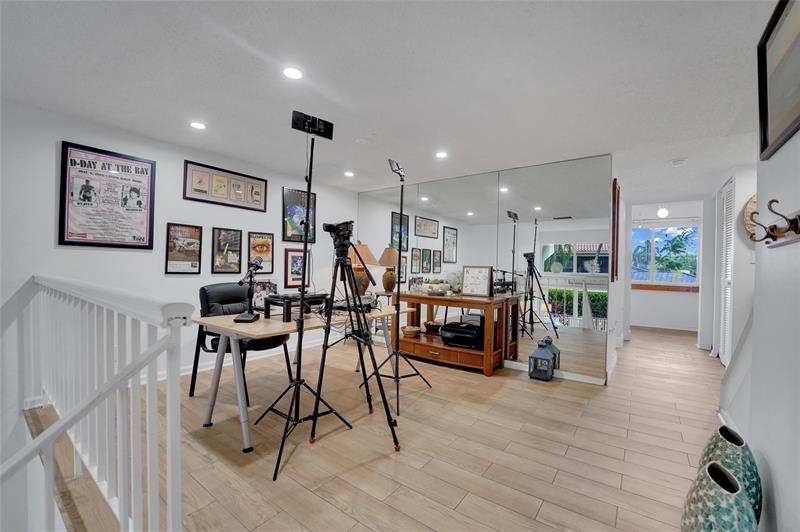 Image 24 of 86 For 5555 Ocean Blvd  62