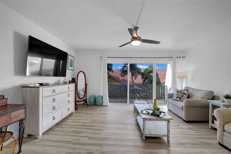 Image 28 of 86 For 5555 Ocean Blvd  62