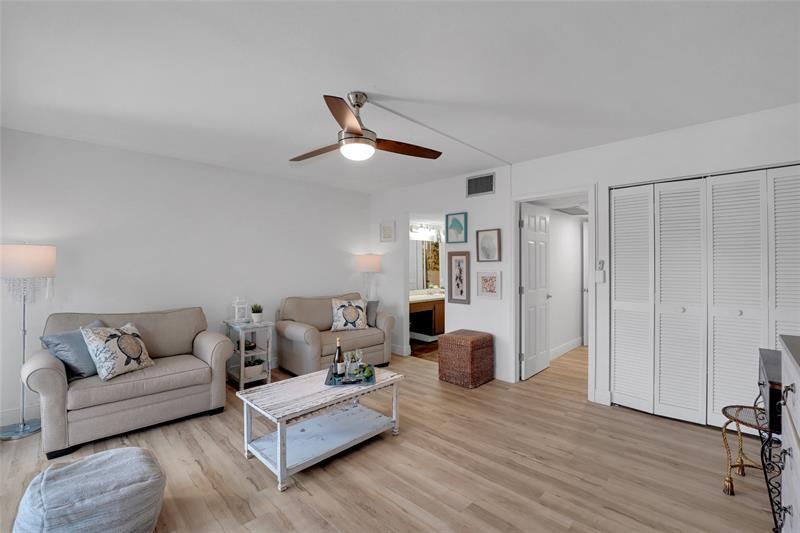 Image 37 of 86 For 5555 Ocean Blvd  62