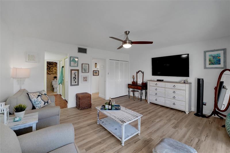 Image 38 of 86 For 5555 Ocean Blvd  62