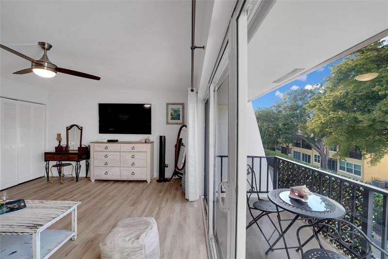 Image 39 of 86 For 5555 Ocean Blvd  62