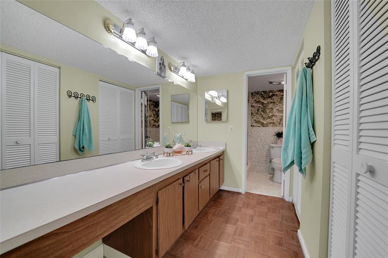 Image 40 of 86 For 5555 Ocean Blvd  62