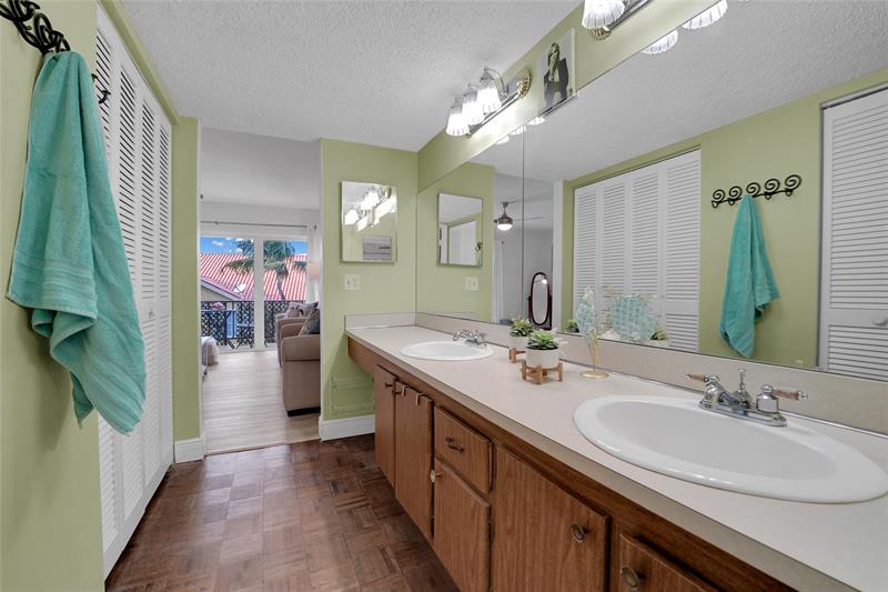 Image 43 of 86 For 5555 Ocean Blvd  62