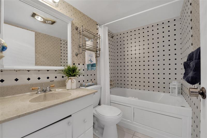 Image 45 of 86 For 5555 Ocean Blvd  62