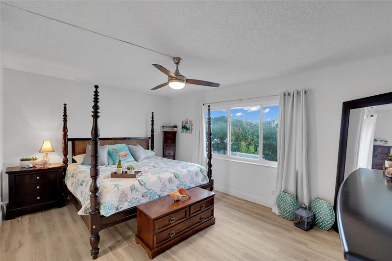 Image 48 of 86 For 5555 Ocean Blvd  62