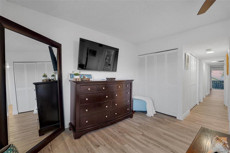 Image 51 of 86 For 5555 Ocean Blvd  62