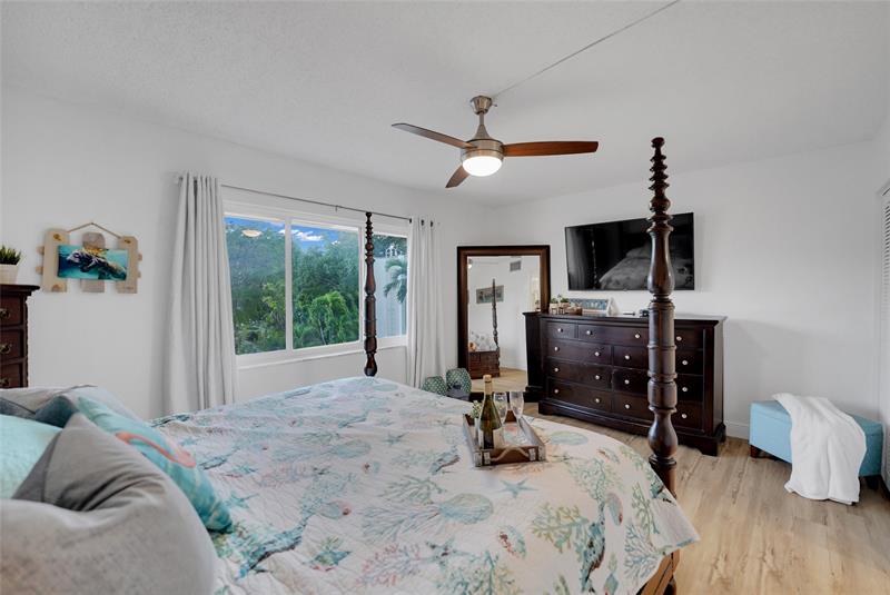 Image 53 of 86 For 5555 Ocean Blvd  62