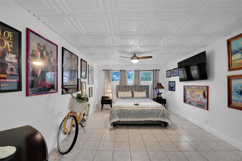 Image 55 of 86 For 5555 Ocean Blvd  62