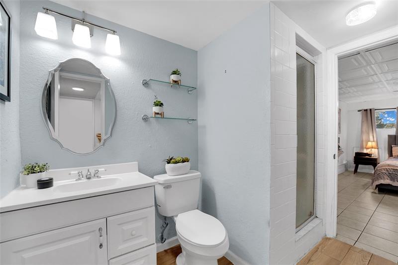 Image 59 of 86 For 5555 Ocean Blvd  62