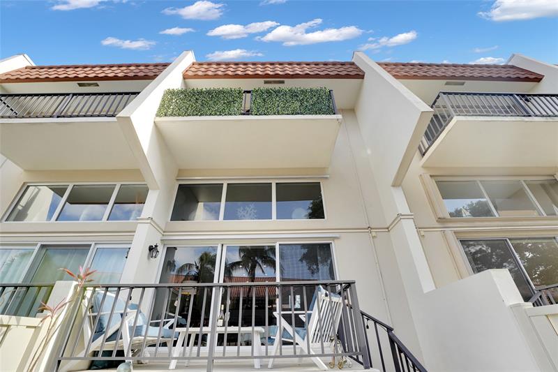 Image 68 of 86 For 5555 Ocean Blvd  62