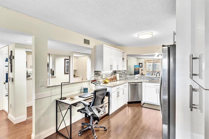 Image 6 of 68 For 7767 Granville Dr  310