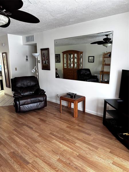 Image 15 of 25 For 2831 Somerset Dr  118