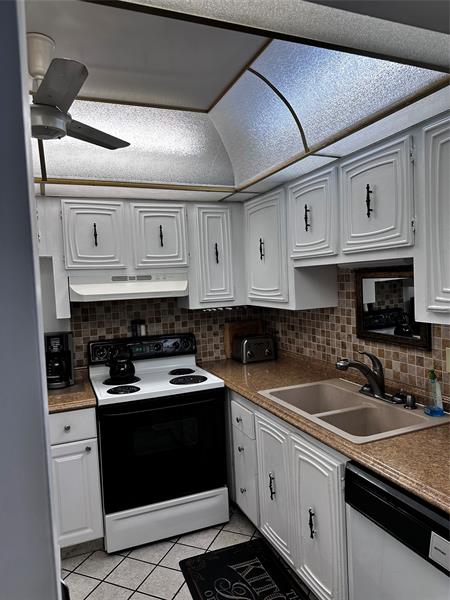 Image 17 of 25 For 2831 Somerset Dr  118