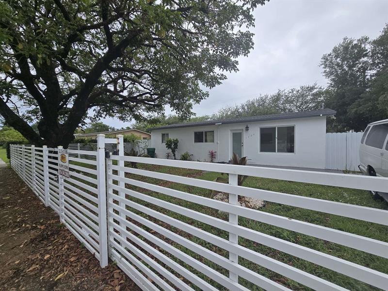 Details for 1220 206th St, Miami, FL 33179