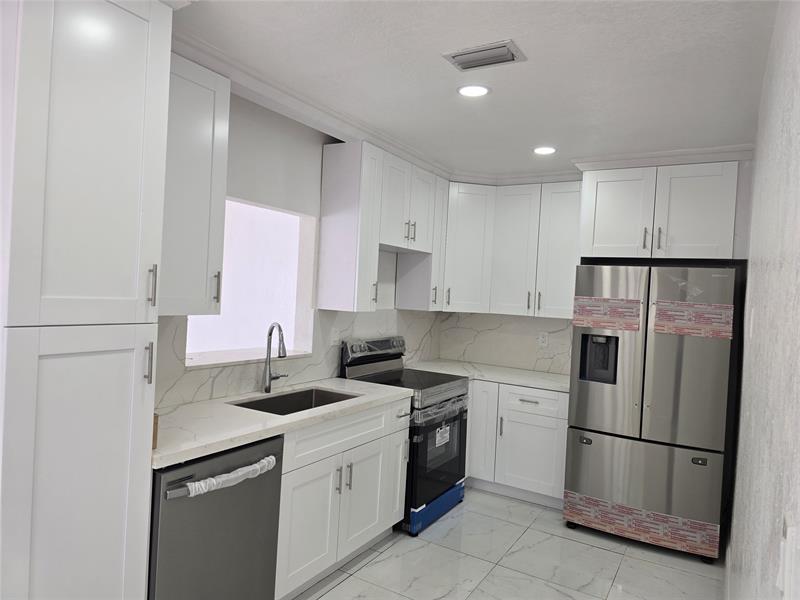 Image 3 of 63 For 1220 206th St