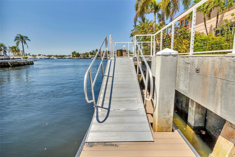 Image 10 of 77 For 633 4th Key Dr